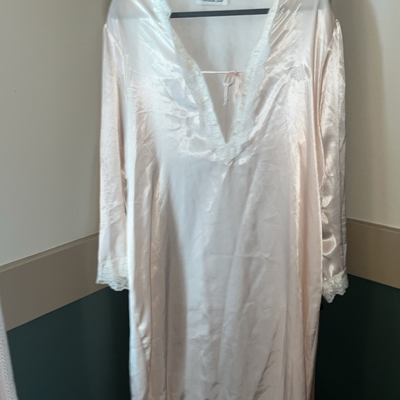 Dior Cream Rose Vintage Nightgown with Elegant Detailing - Picture 4 of 7